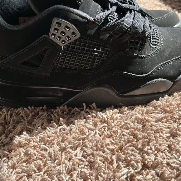 BLACK CAT JORDAN 4 SIZE 9.5